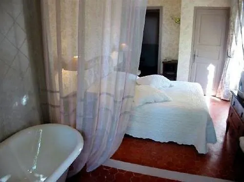 Chateau Juvenal Hotel Saint-Hippolyte-le-Graveyron Guest house